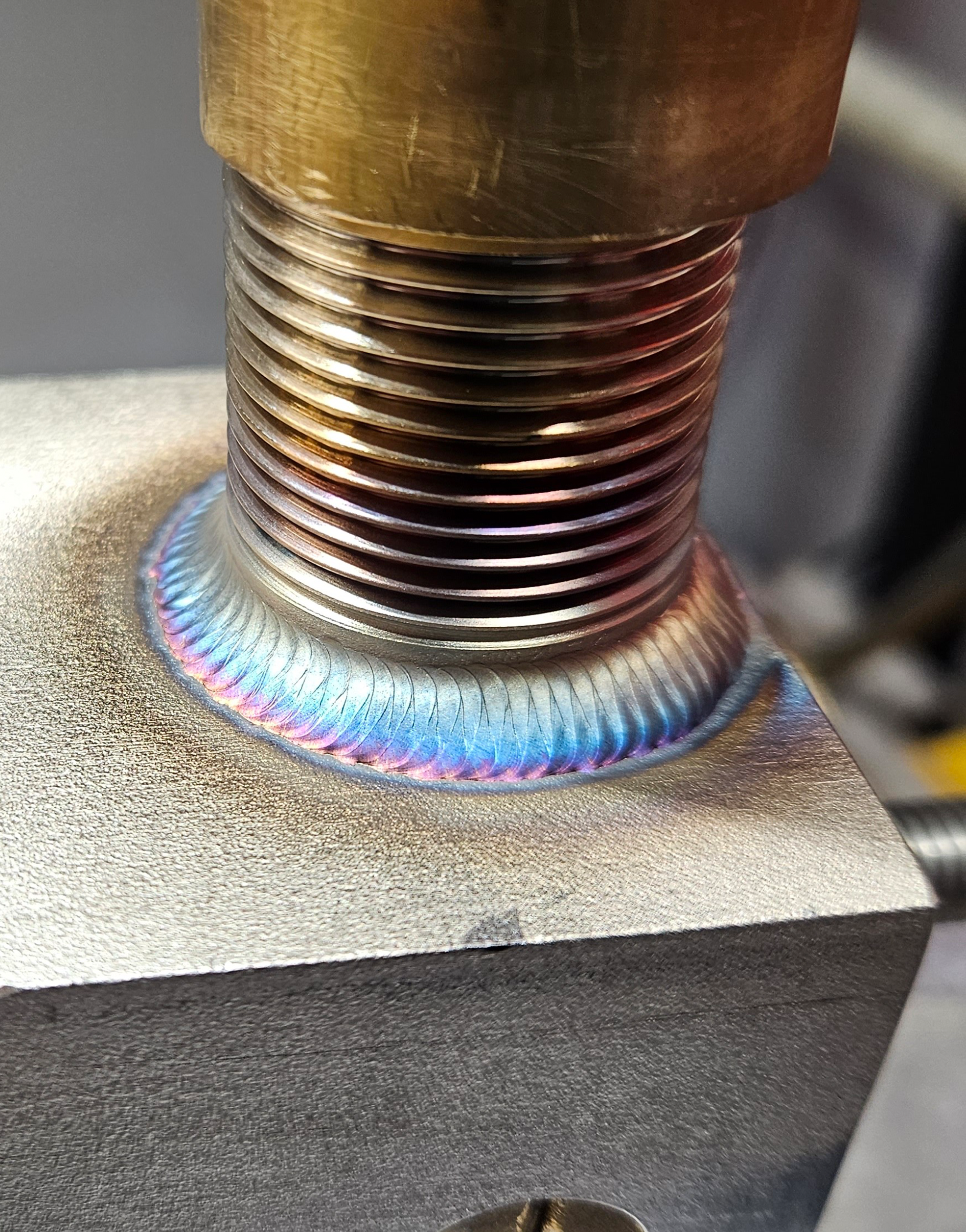 WIG-Kehlnaht an Edelstahlbauteil